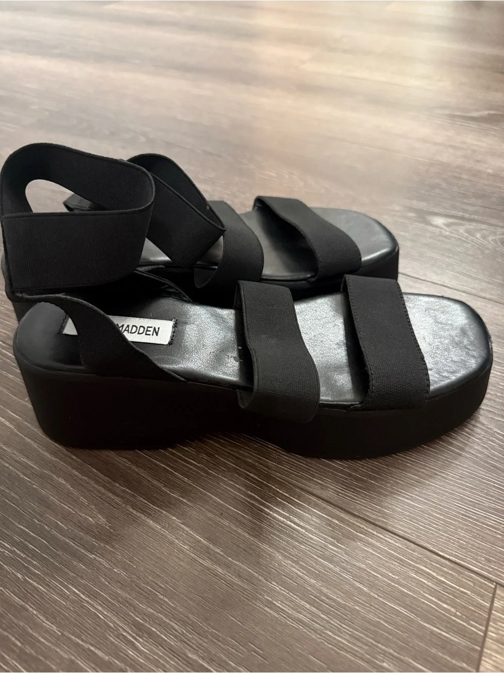 Steve Madden Black Platform Sandal with Elastic Straps SASHES 8m
